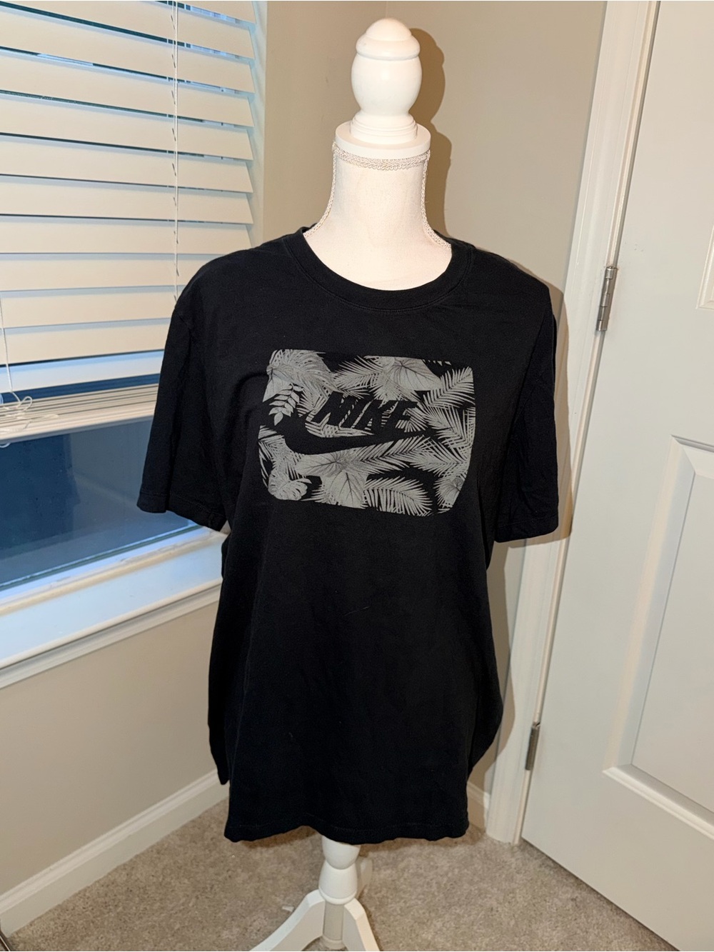 Nike Black Crew Neck T-Shirt with Gray Palm-Print Logo